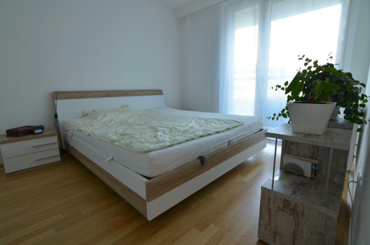 Apartment With Parking On Premise Vienna Exterior photo