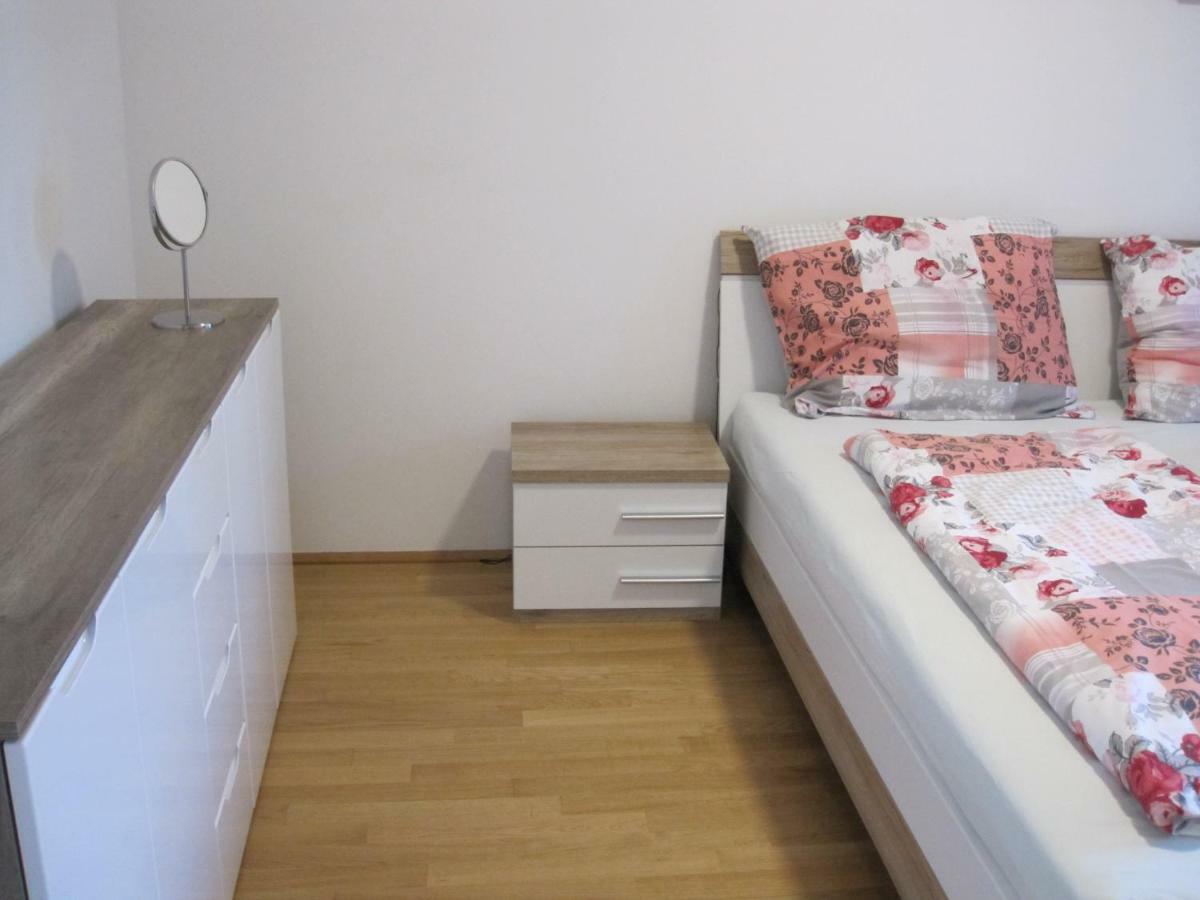 Apartment With Parking On Premise Vienna Exterior photo