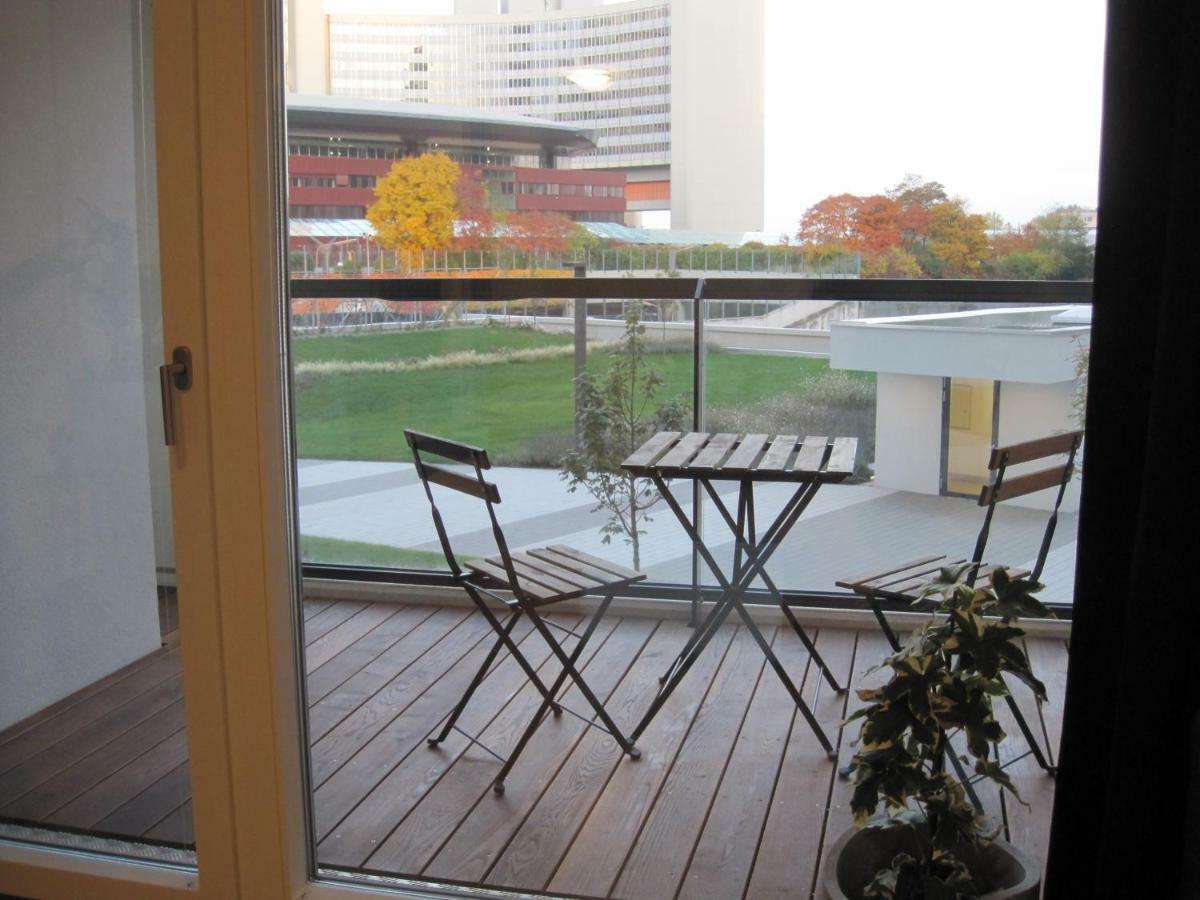 Apartment With Parking On Premise Vienna Exterior photo