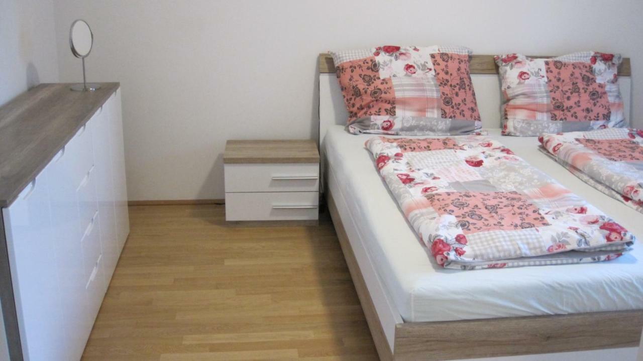 Apartment With Parking On Premise Vienna Exterior photo